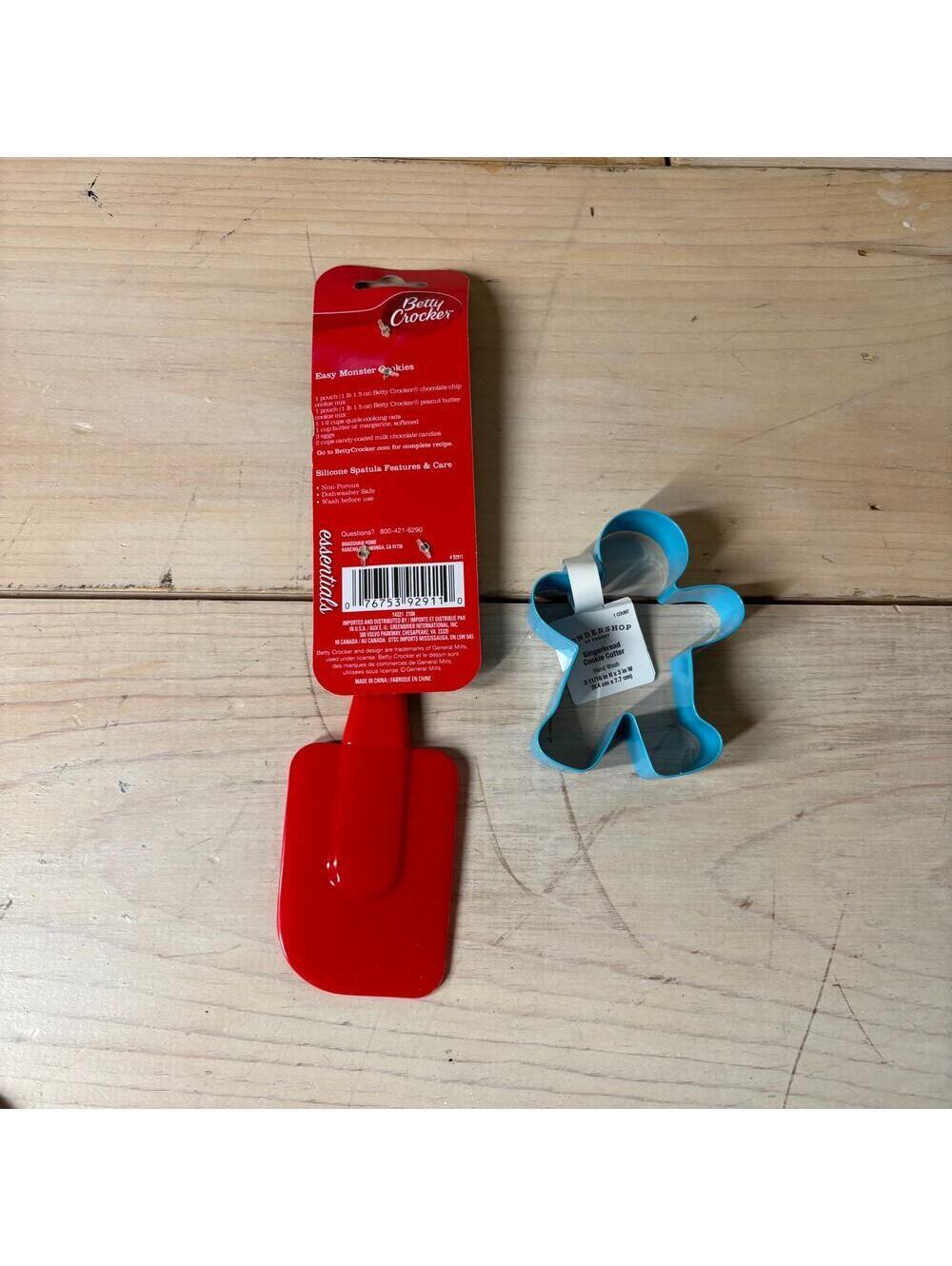 Wondershop NWT Gingerbread Cookie Cutter Betty Crocker Spatula Christmas Bundle - Picture 4 of 4